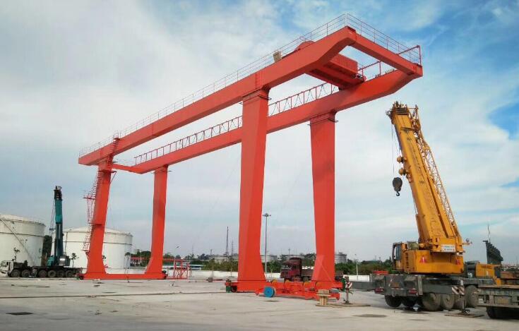 軌道式集裝箱門式起重機(jī) 軌道式集裝箱門式起重機(jī)