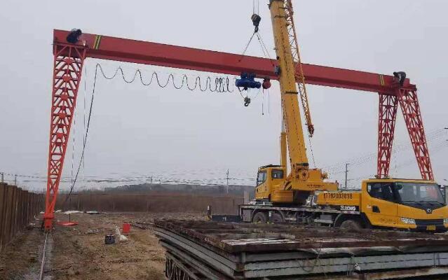 50噸龍門吊安裝現(xiàn)場 50噸龍門吊安裝現(xiàn)場
