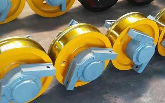 橋式起重機(jī)車輪跑偏的緣故 橋式起重機(jī)車輪跑偏的緣故