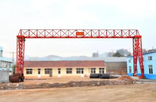 MH型桁架式龍門(mén)起重機(jī):梁與柱的聯(lián)接方式 MH型桁架式龍門(mén)起重機(jī):梁與柱的聯(lián)接方式
