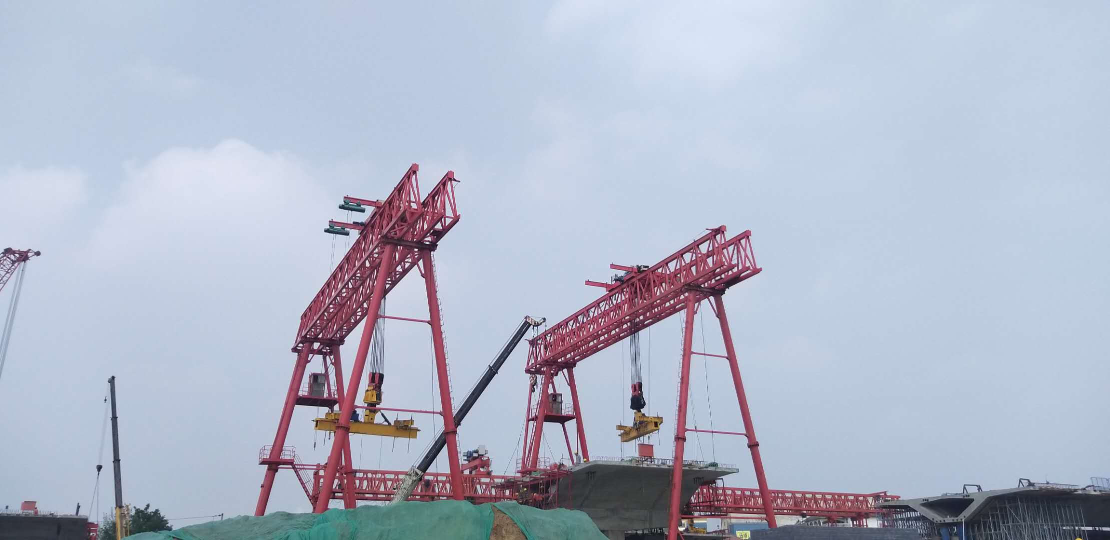 門(mén)式起重機(jī)廠家分享:吊鉤橋式起重機(jī)QD型20/5T技術(shù)詳情